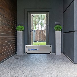 Paratia antiallagamento classic montaggio fuori luce Aquablock  ingresso villa (1)